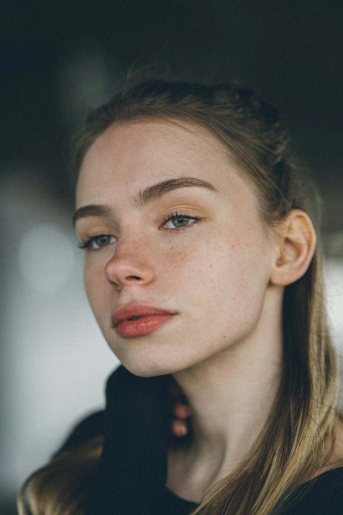 Portret de adolescentă